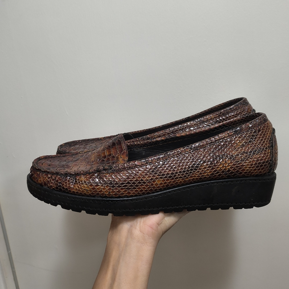 Stuart Weitzman Brown Croc Embossed Leather Low Wedge Loafer 10